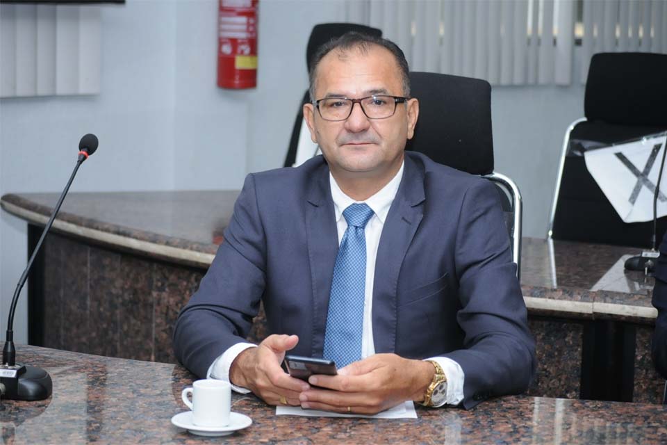 Vereador, Paulo Tico, tem pedido de providências atendido e Prefeitura encascalha Calama entre Planalto e Cristal da Calama