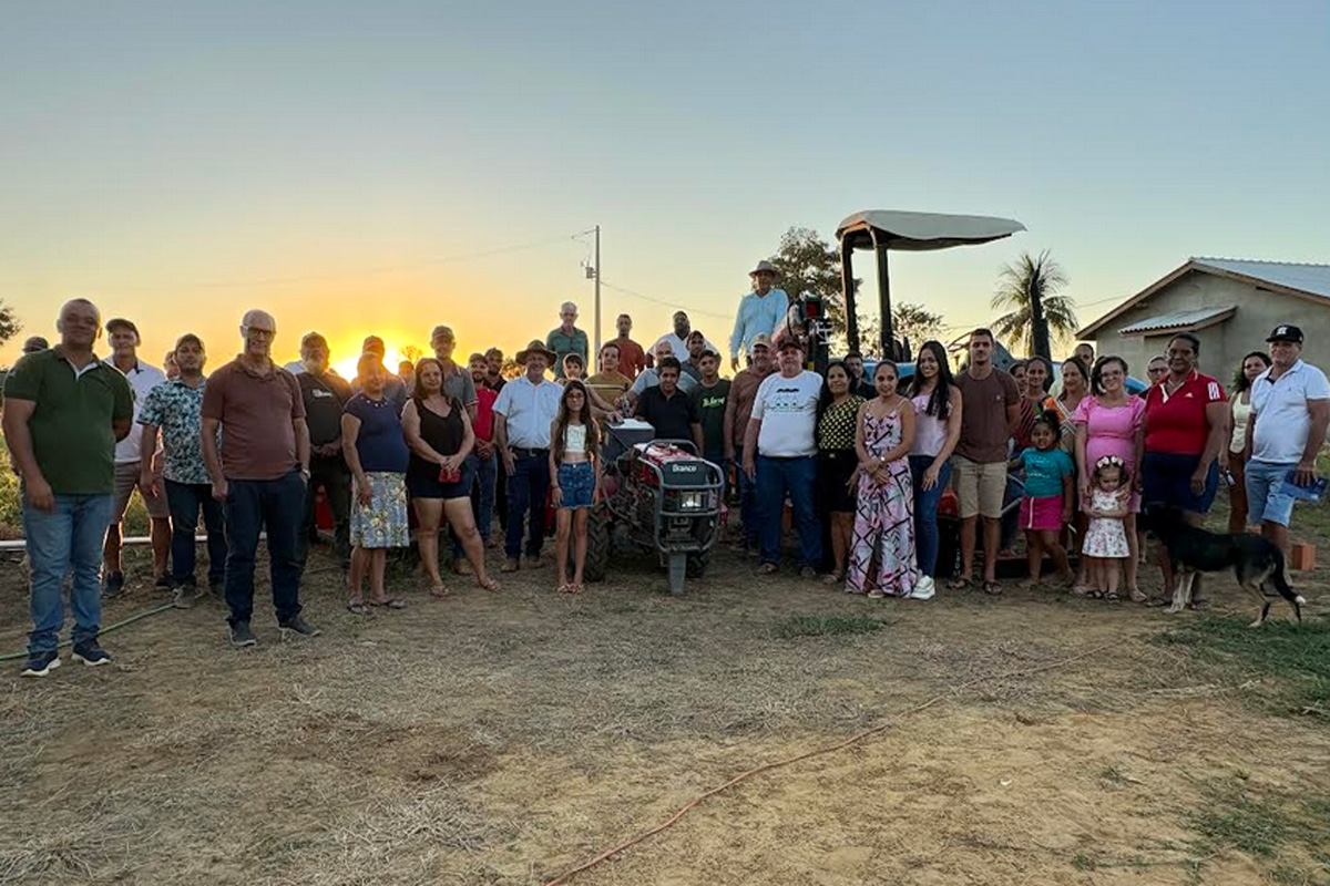 Associação rural de Vale do Paraíso recebe implementos agrícolas com recurso do deputado Pedro Fernandes