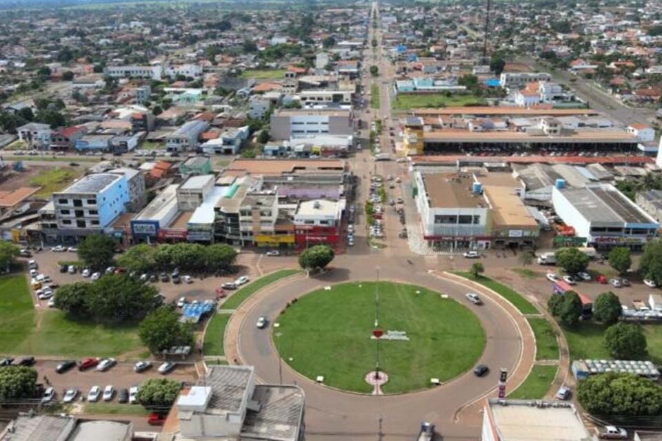 Prefeitura convida empresários para debater sobre uso de calçadas e canteiros 