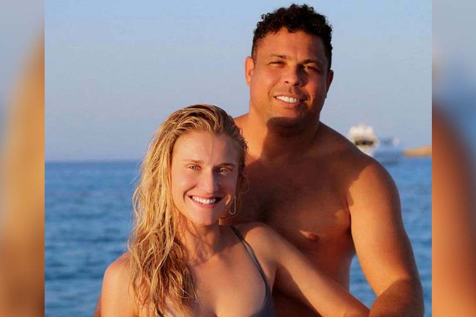 Ronaldo Fenômeno faz 44 anos e ganha declaração da namorada