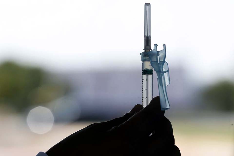 Senado aprova que indústria veterinária possa produzir vacina humana