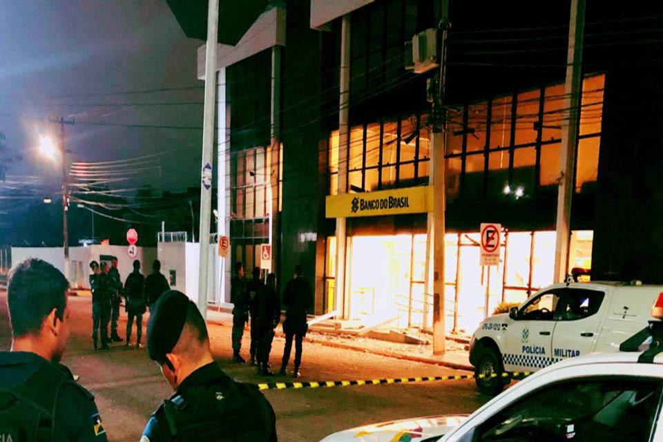 Bandidos explodem caixas eletrônicos do BB e causam destruição em Porto Velho