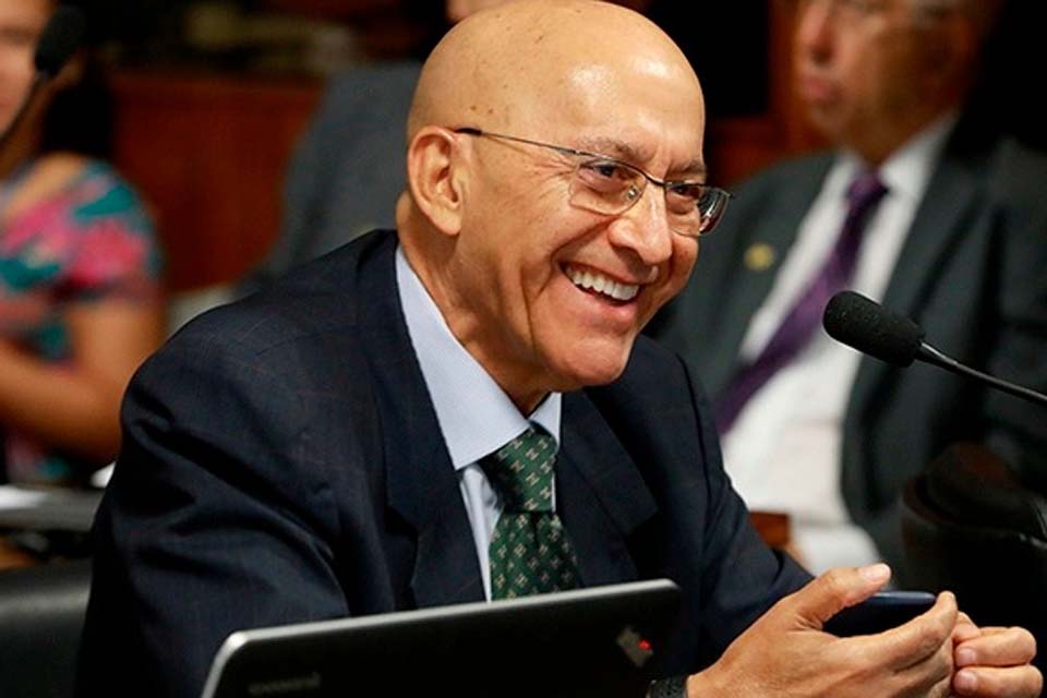 Em texto, senador de Rondônia defende Organizações Sociais e diz que ONGS são 'governos civis'