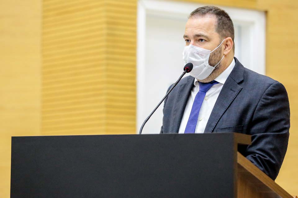 Presidente da ALE-RO, deputado Alex Redano garante implantação de usina de energia solar em Clube de Mães em Jaru