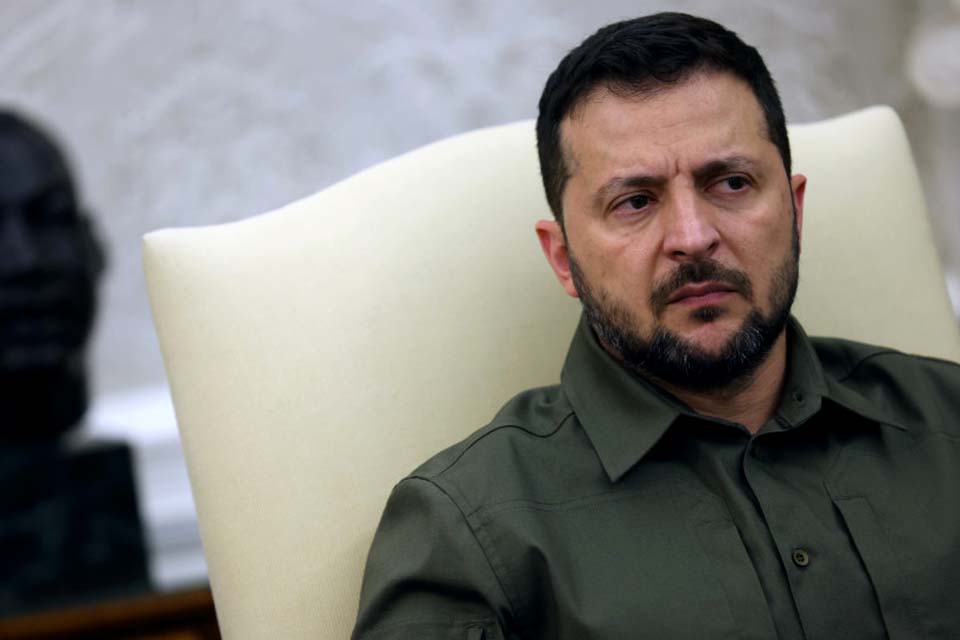 Zelensky lamenta vítimas de ataques russos por falta de ajuda militar