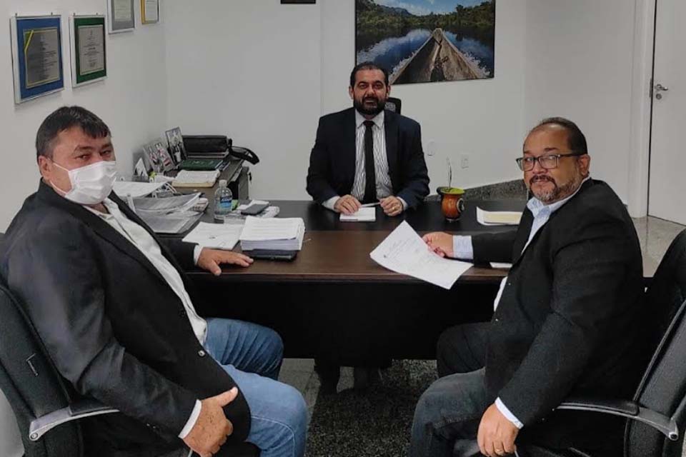 Vereador Eliomar Monteiro agradece o deputado Laerte Gomes pelo recurso de R$ 560 mil para reforma de escola