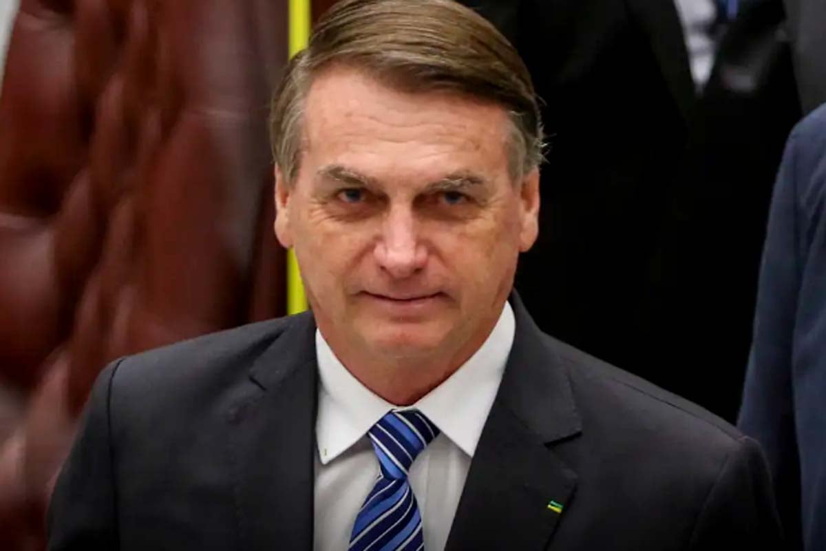 Alexandre de Moraes decide manter Bolsonaro em prisão domiciliar