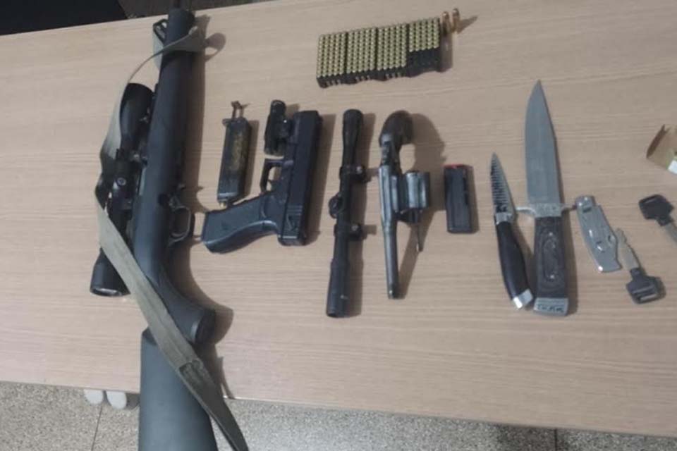 Irmãos são presos após roubo de caminhonete no município de Nova Mamoré