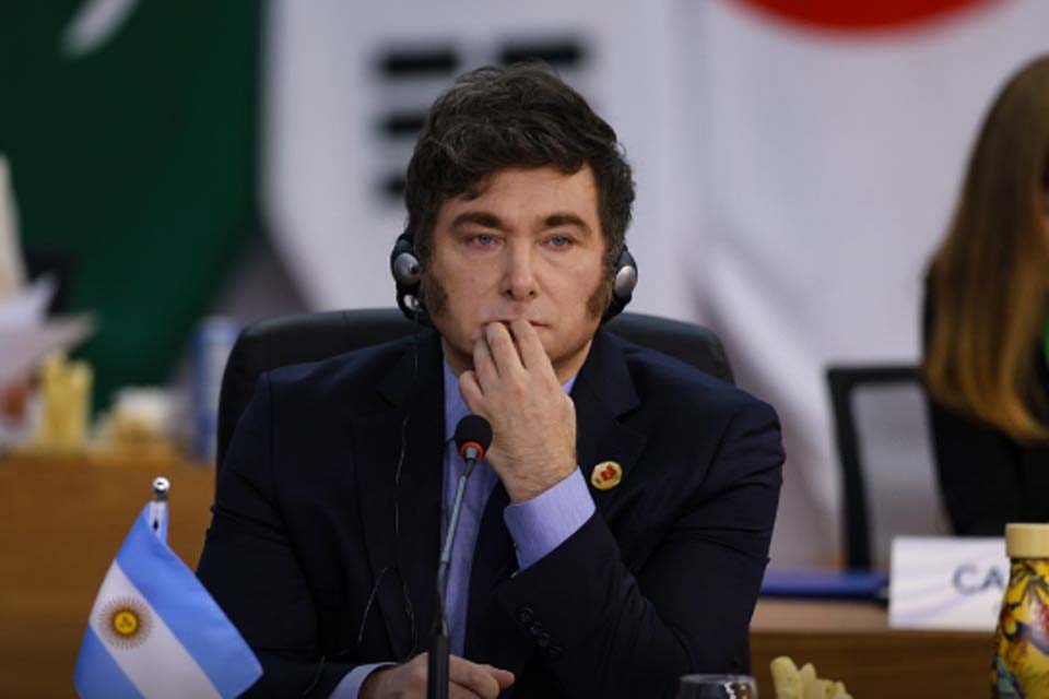 Derrotas no Congresso e escândalos expõem pesadelo de Milei antes de importantes eleições na Argentina