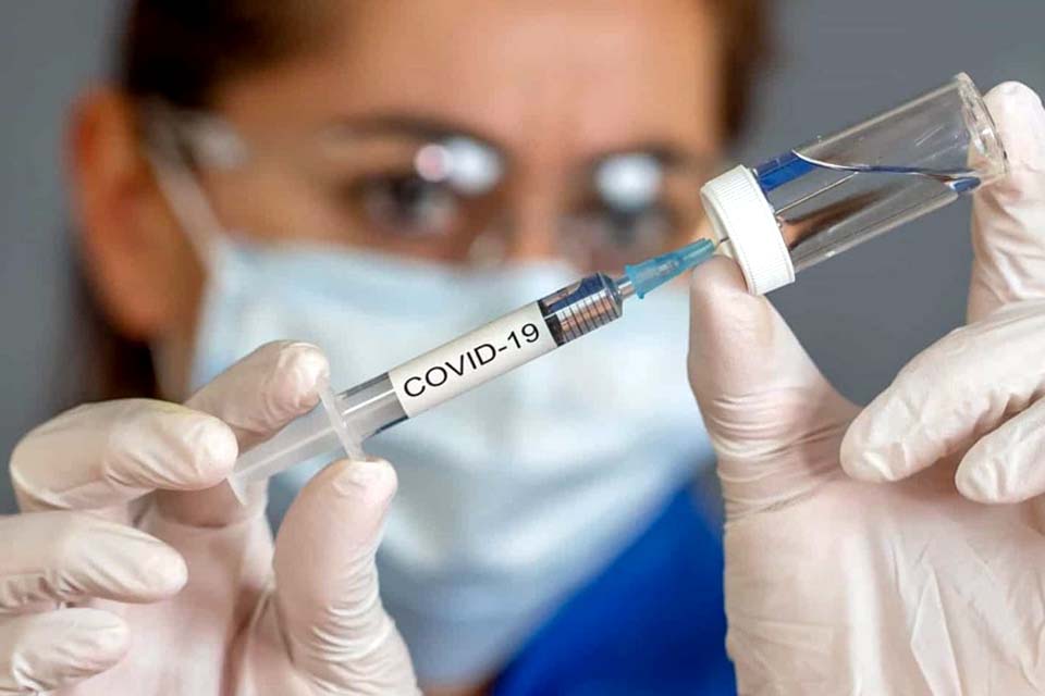 Fiocruz prevê fabricar vacina de Oxford para 130 milhões de brasileiros em 2021