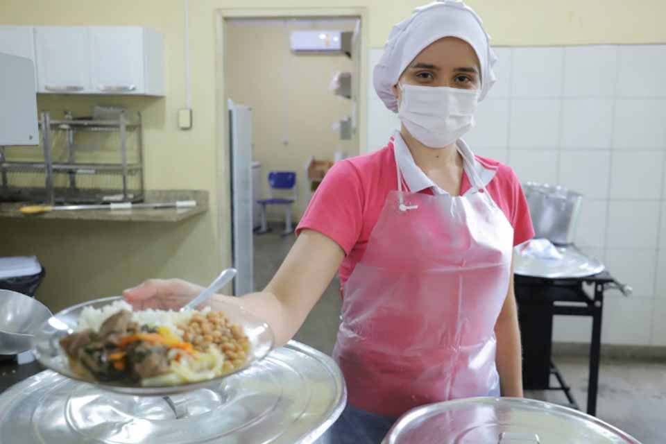 Prefeitura de Porto Velho promove homenagem e formação para merendeiras da rede municipal de ensino