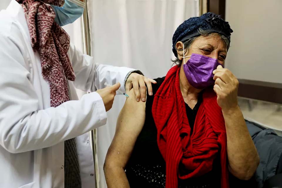 Israel anuncia terceiro lockdown em meio à campanha de vacinação