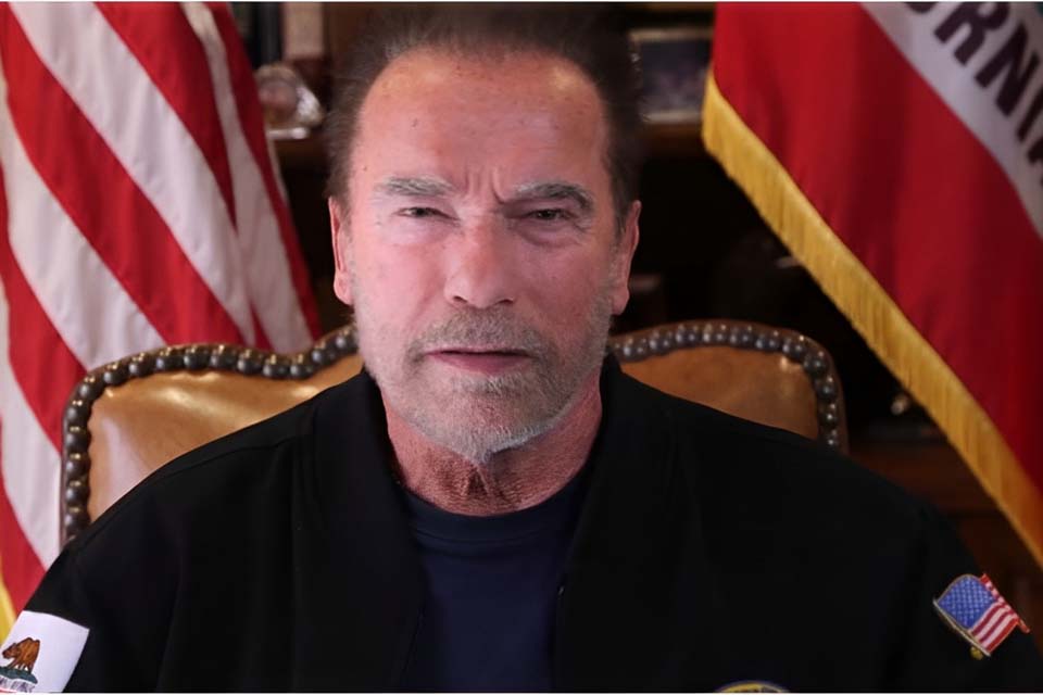 Arnold Schwarzenegger confessa ter assediado mulheres: 'É errado'