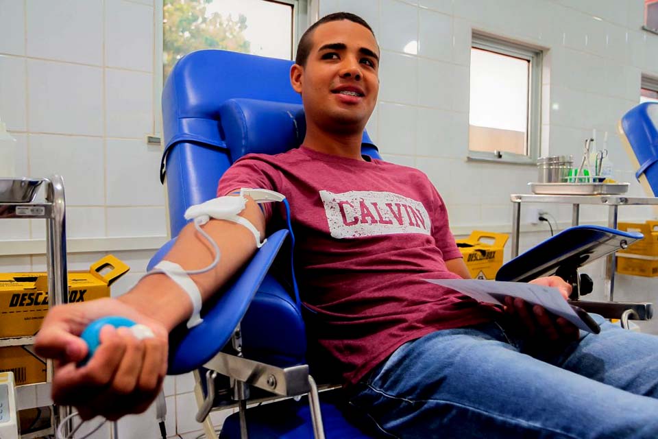 Antes de cair na folia do carnaval, Fhemeron convida doadores a abastecerem o banco de sangue