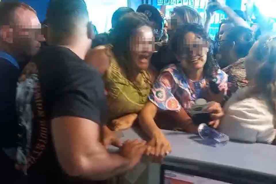 Profissionais de Educação relatam truculência de PMs durante protesto no CPA; negociações com o governo não avançaram