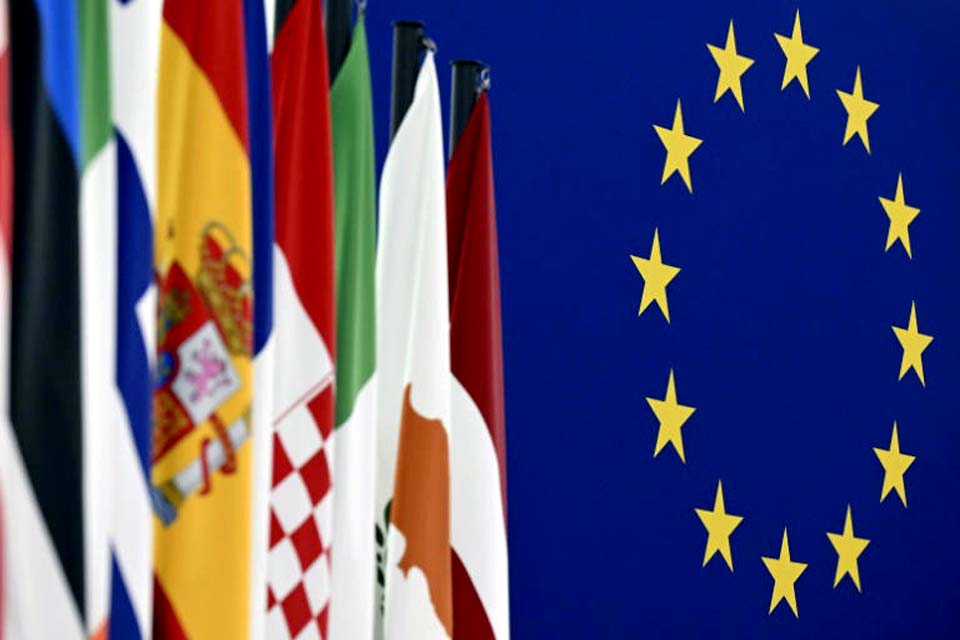 União Europeia discute formas de acelerar expulsão de migrantes