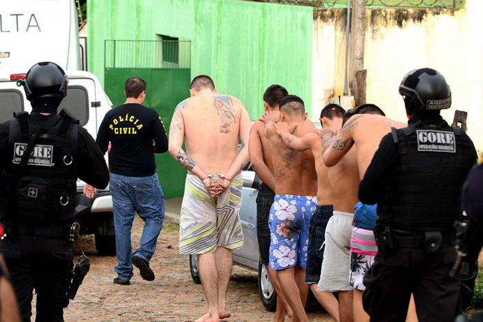 Após dez mortes em cadeia no Ceará, 44 presos são transferidos  ​​​​​​​
