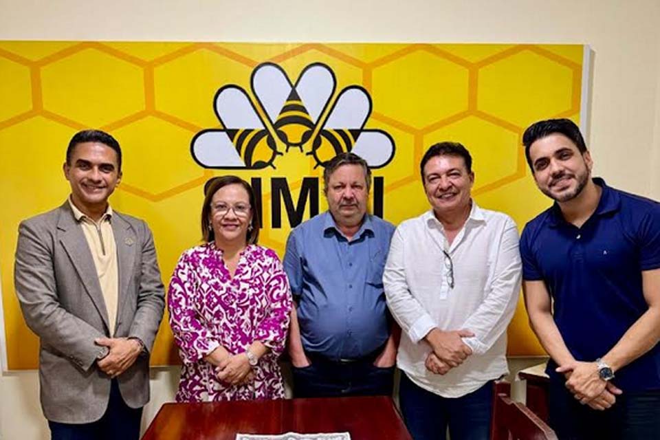 Sebrae e FEEMPI/SIMPI buscam parceria com o curso de Contabilidade da UNIR