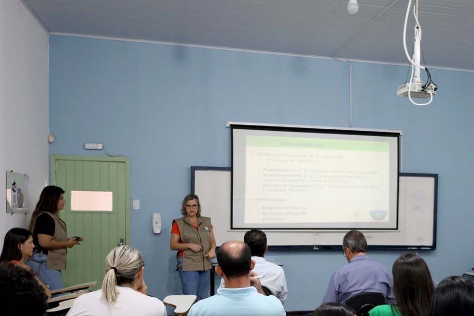 Representantes da prefeitura participam de reunião para qualificação dos membros do Comitê de Bacia Hidrográfica