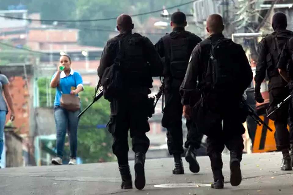 Polícia cumpre 44 mandados de prisão por tráfico no Rio