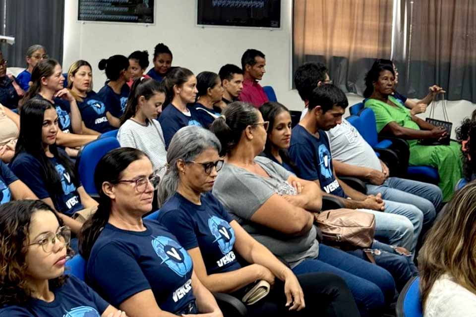 Mais de 40 concluintes do programa Vencer recebem kit profissional do governo em Nova Brasilândia do Oeste