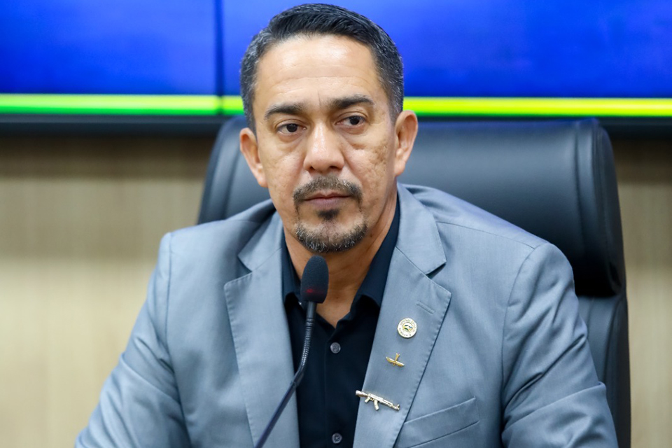 Deputado Eyder Brasil propõe uso de internet via satélite Starlink em viaturas da PM