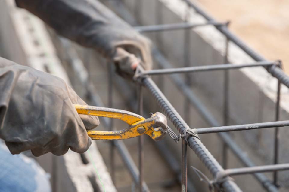 Siga orientações da Energisa para evitar acidentes com a rede elétrica durante construções e reformas