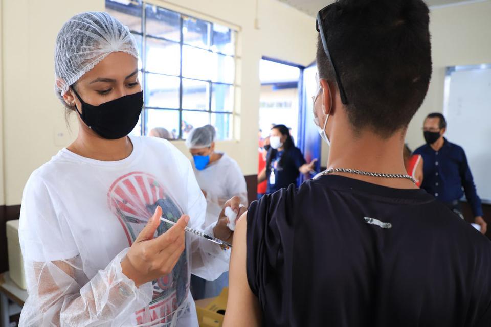 Bairro Cidade do Lobo recebe ponto de vacinação contra a covid-19 nesta quinta e sexta-feira
