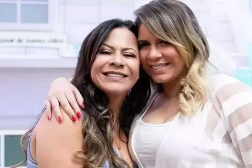 “Continuo forte”: mãe de Marília Mendonça fala quatro anos após a morte da cantora