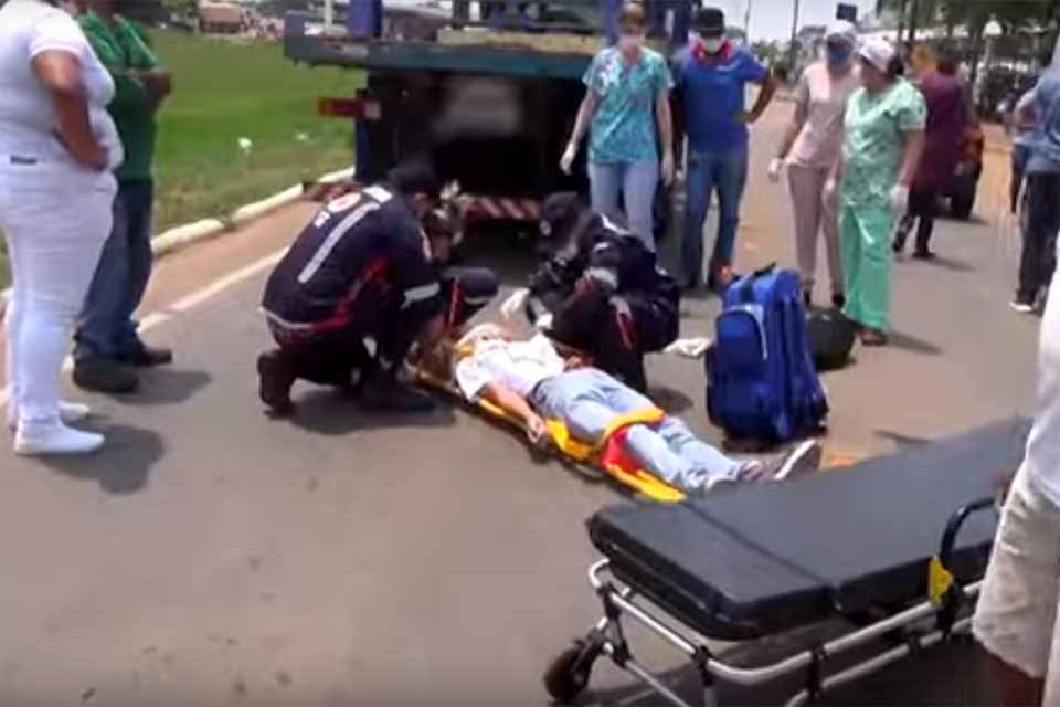 Motociclista de 20 anos morre em acidente com caminhão 