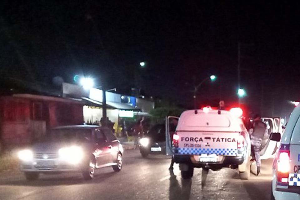 Homem é alvejado a tiro durante roubo em Porto Velho