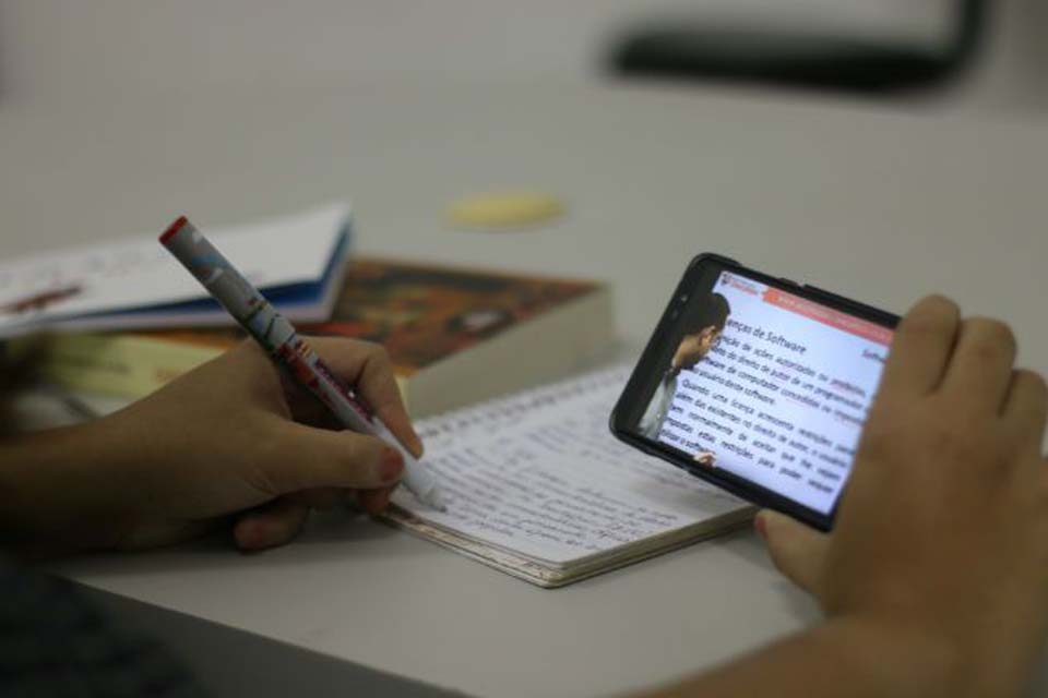 Governo de Rondônia deseja optar pelo ensino a distância, mas não garante estrutura mínima aos estudantes