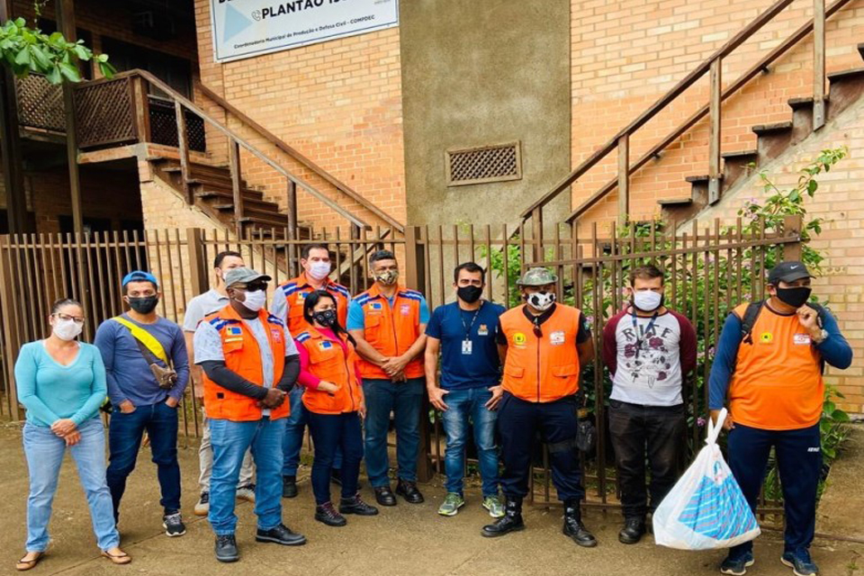 Prefeitura de Porto Velho ajuda ribeirinhos com a entrega de donativos