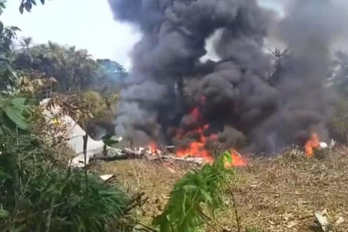 Avião militar cai na Colômbia com mais de 120 soldados a bordo