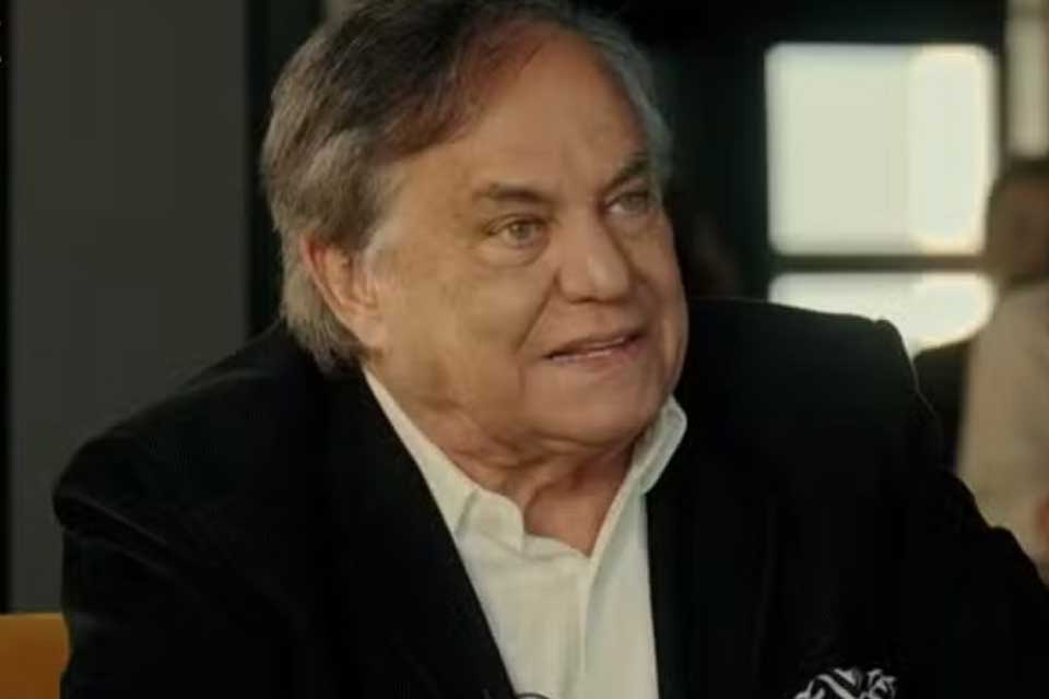 Ronnie Von revela que fã tentou agarrar seu órgão sexual durante show: “Desci até o chão de dor”