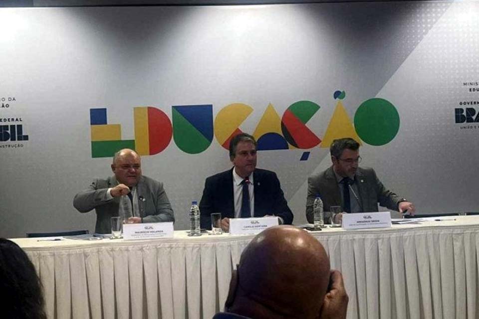 Fim de novo ensino médio deve ser proposto por conferência da educação