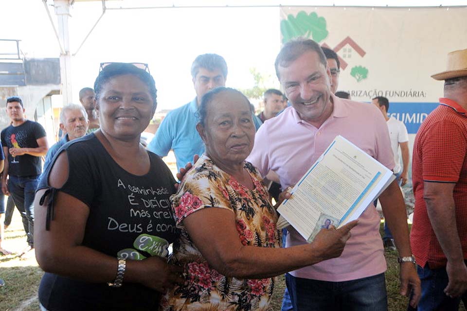 Prefeito Hildon Chaves destaca entrega de mais de 2 mil e 500 títulos definitivos