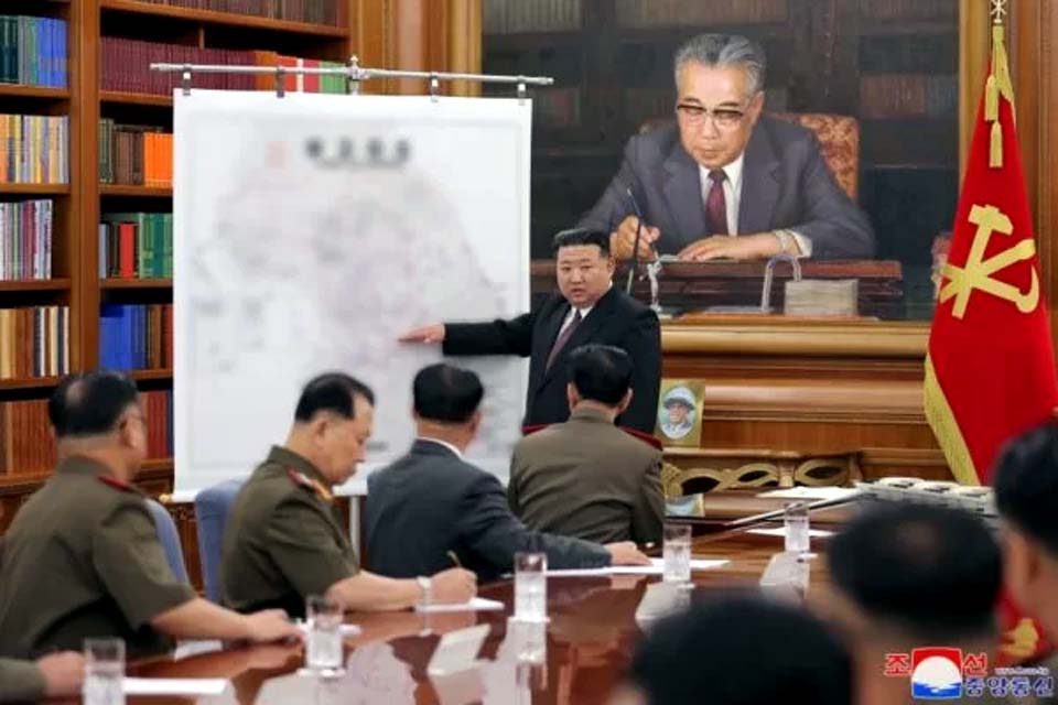 Kim Jong-un pede que Coreia do Norte se prepare para a guerra