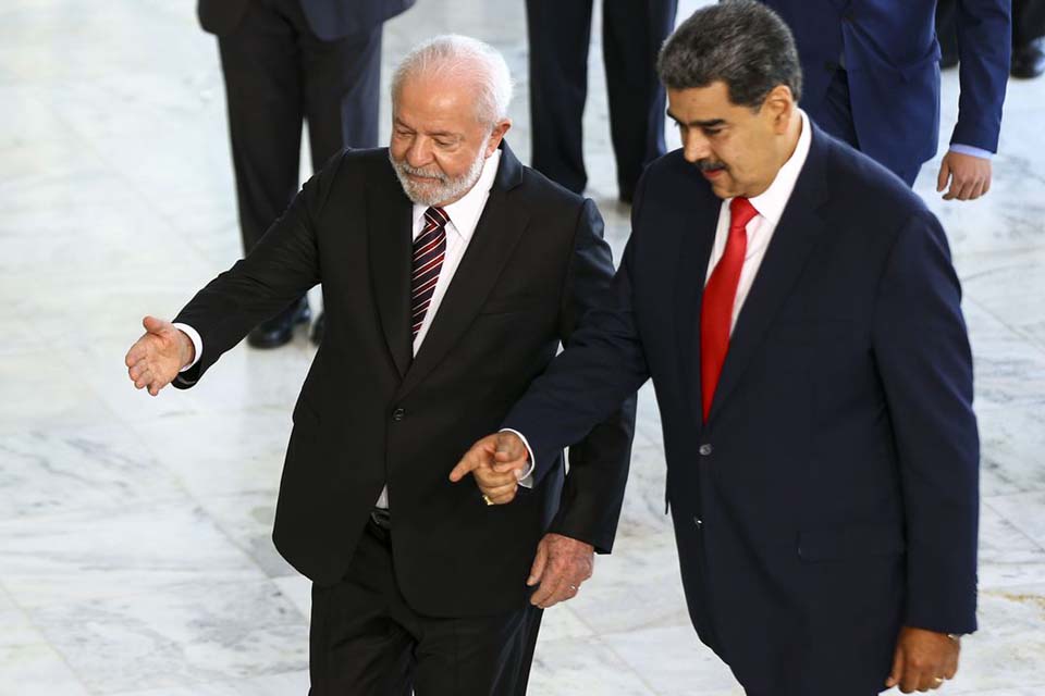 Lula diz que retomada de relação com Venezuela é plena
