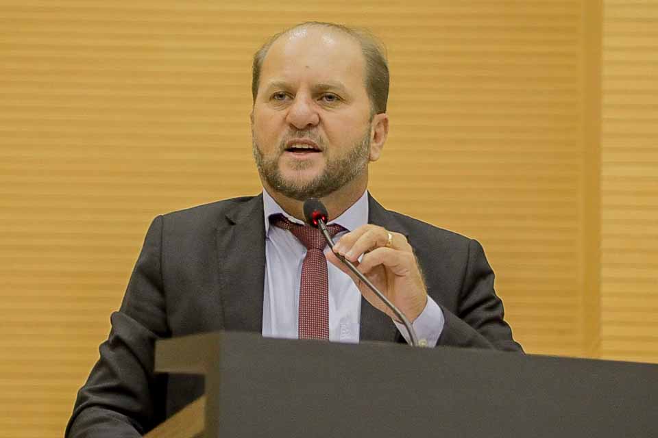 Deputado Cirone destaca novo momento do Cacau em Rondônia e pede mais investimentos