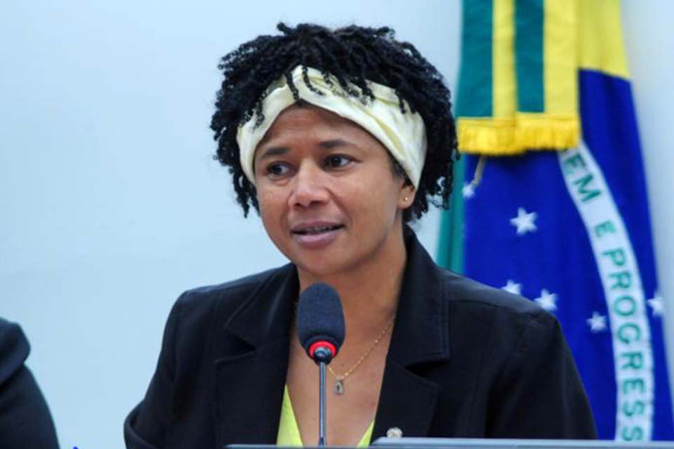 Deputada Silvia Cristina destaca a má gestão de medicamentos como um dos graves problemas no combate ao câncer no País