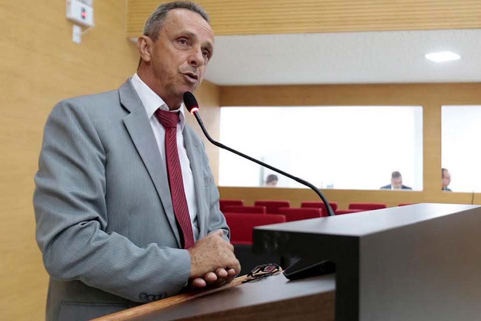 Deputado Lazinho da Fetagro defende piso salarial para técnicos em educação