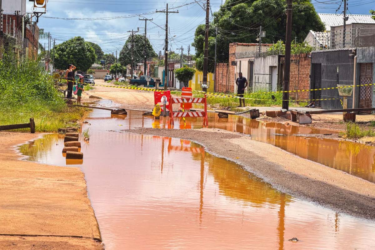 Prefeitura de Porto Velho realiza obra de drenagem na Rua Bandeirantes para acabar com alagamentos
