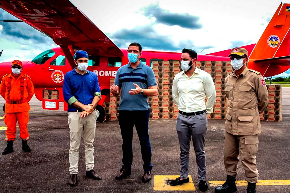Marcos Rocha confere chegada de lote de máscaras de proteção para profissionais da Saúde no combate a Covid-19