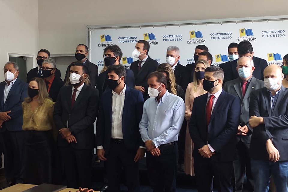 Secretários do 2° mandato do prefeito Hildon Chaves são empossados em Porto Velho