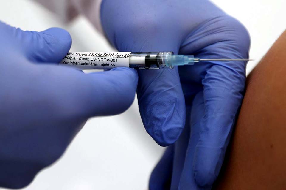 OMS pede vacinas para cobrir carência grave de países mais pobres