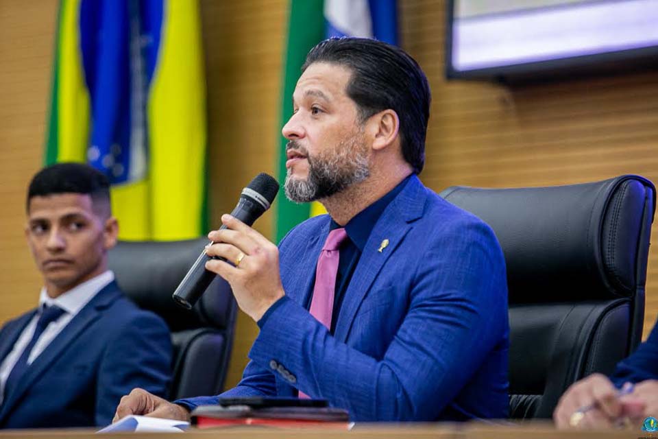 Deputado Delegado Camargo cobra melhorias na saúde e alerta para possível greve