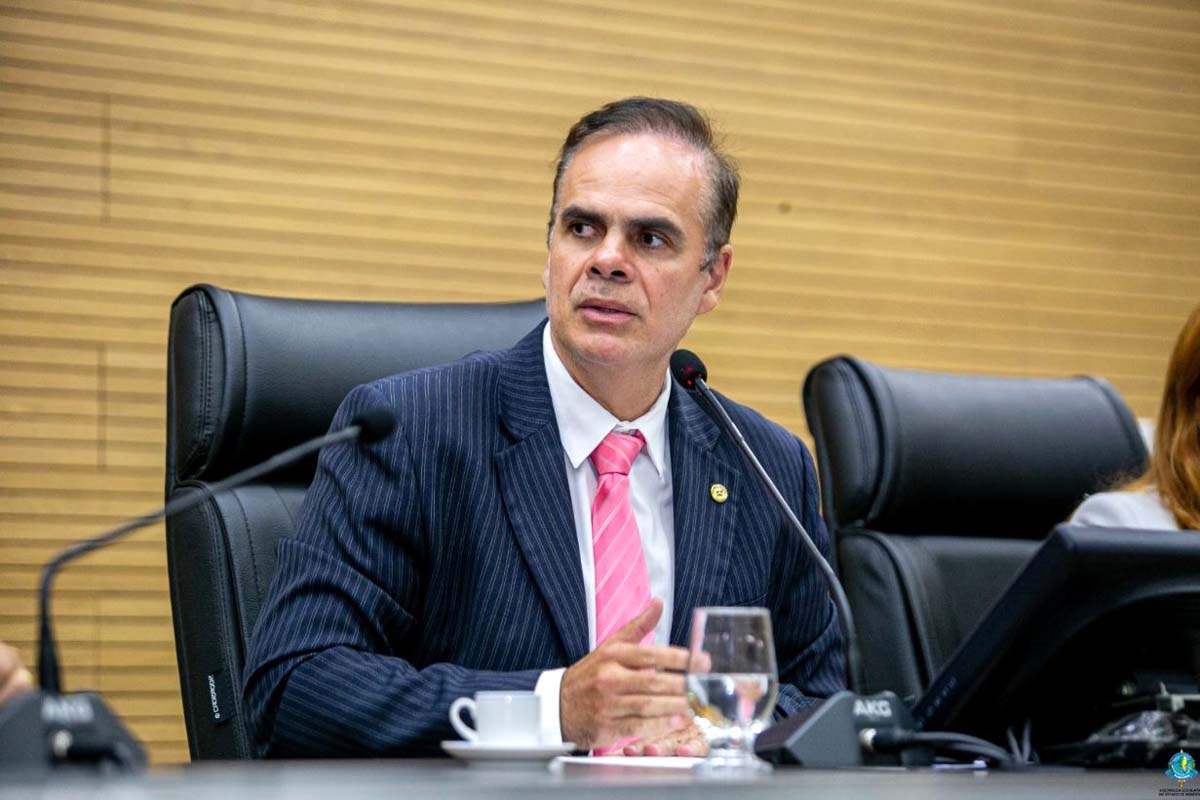Alan Queiroz propõe cartão para compra de material escolar na rede estadual de Rondônia