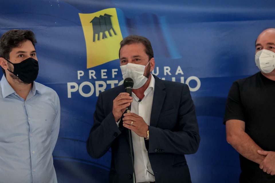 Hildon Chaves assina ordem de serviço para a conclusão das obras da creche do bairro Alphaville