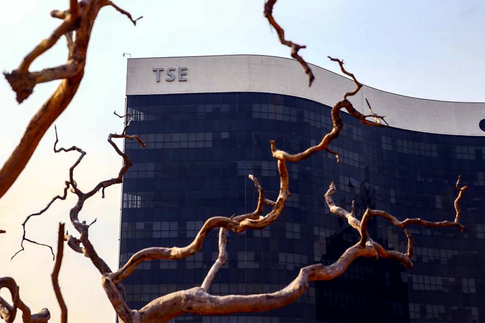 Tribunal Superior Eleitoral decide intensificar combate à violência de gênero nas redes sociais